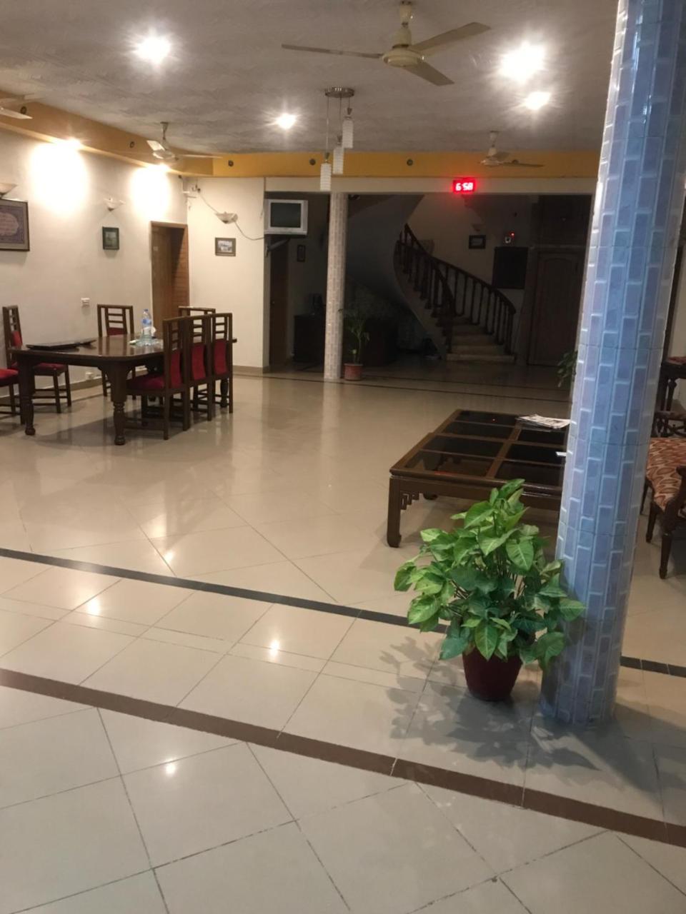 New Shelton Guest House Islamabad Buitenkant foto