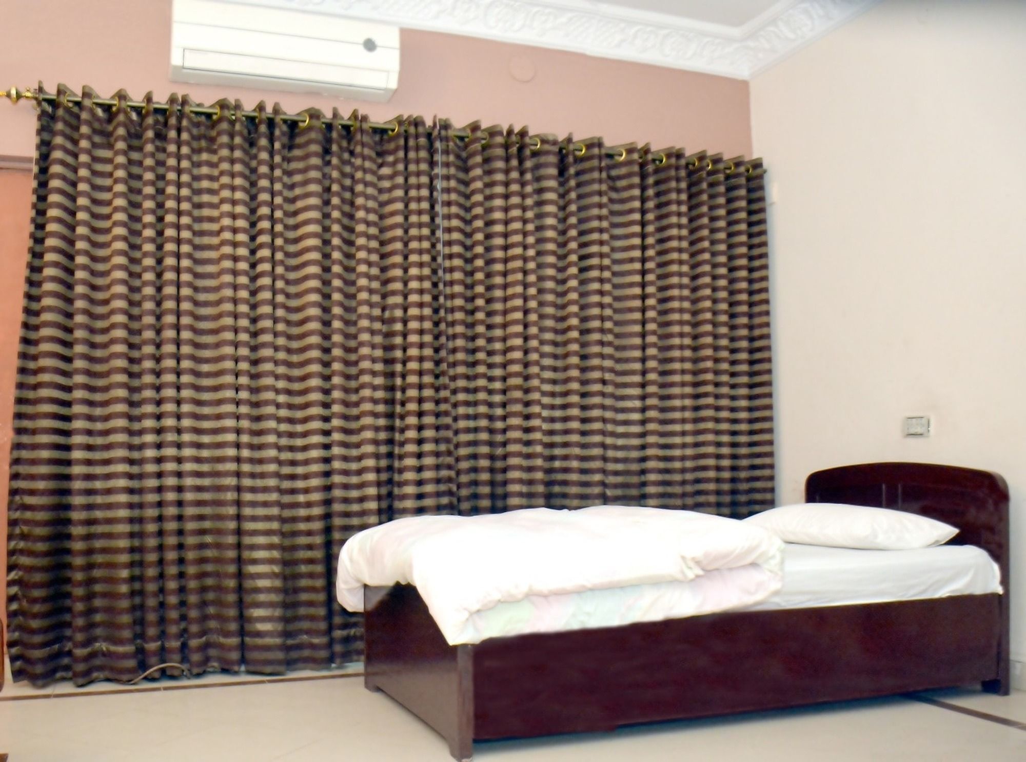 New Shelton Guest House Islamabad Buitenkant foto